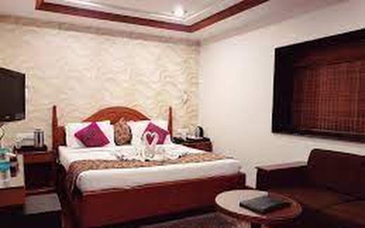 Hotel Punjab Palace Rāipur Buitenkant foto